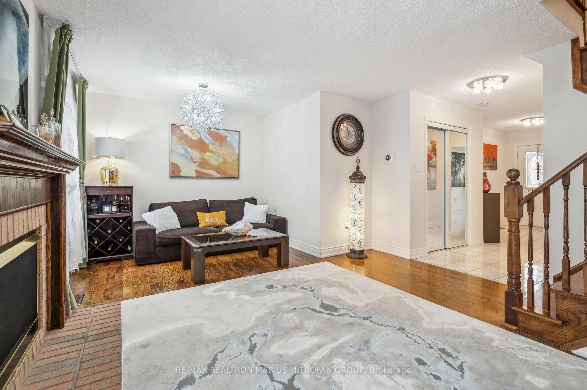 Photo 17 of 8 Louana Crescent, Vaughan, East Woodbridge — HOMEH