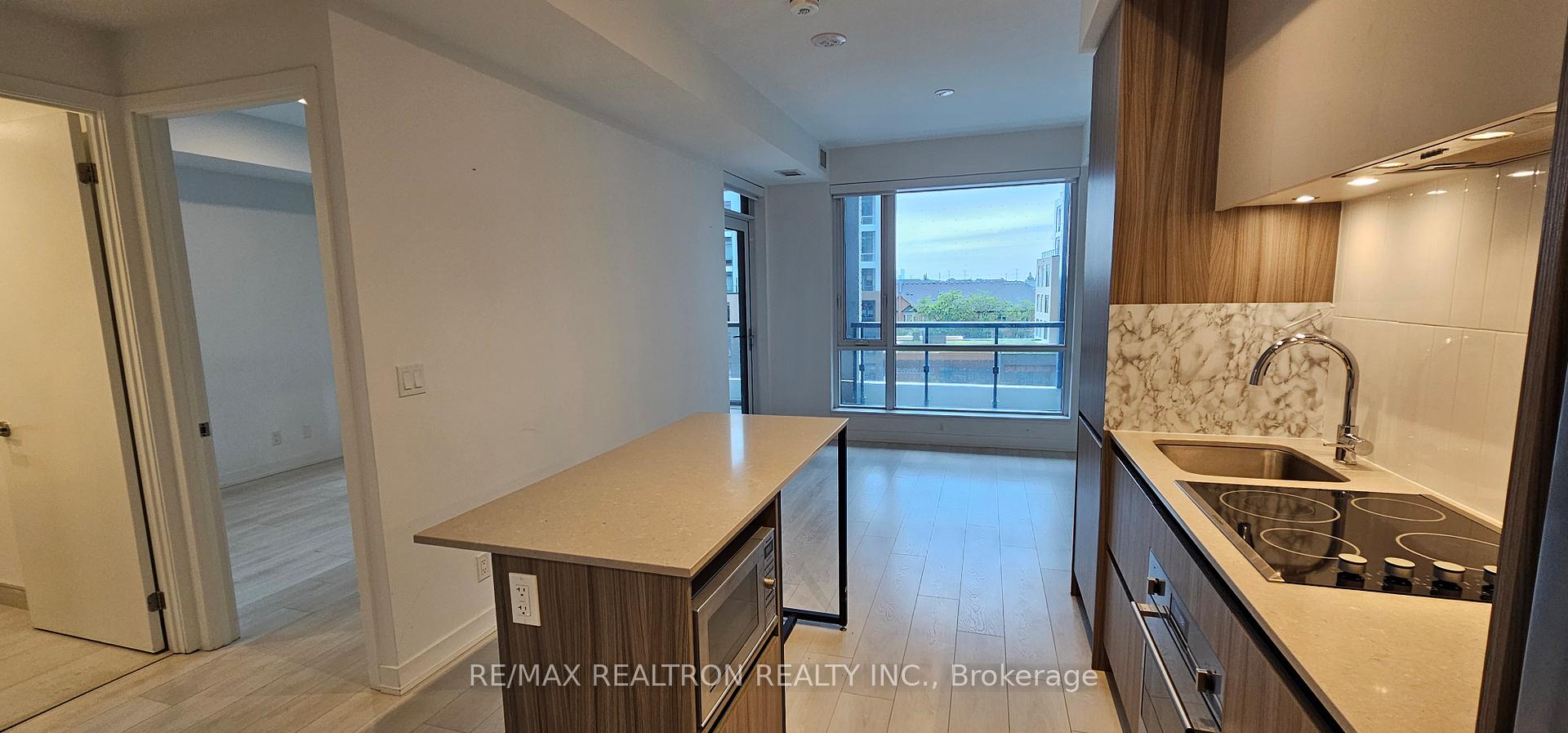 Front of Unit 432, 7950 Bathurst Street