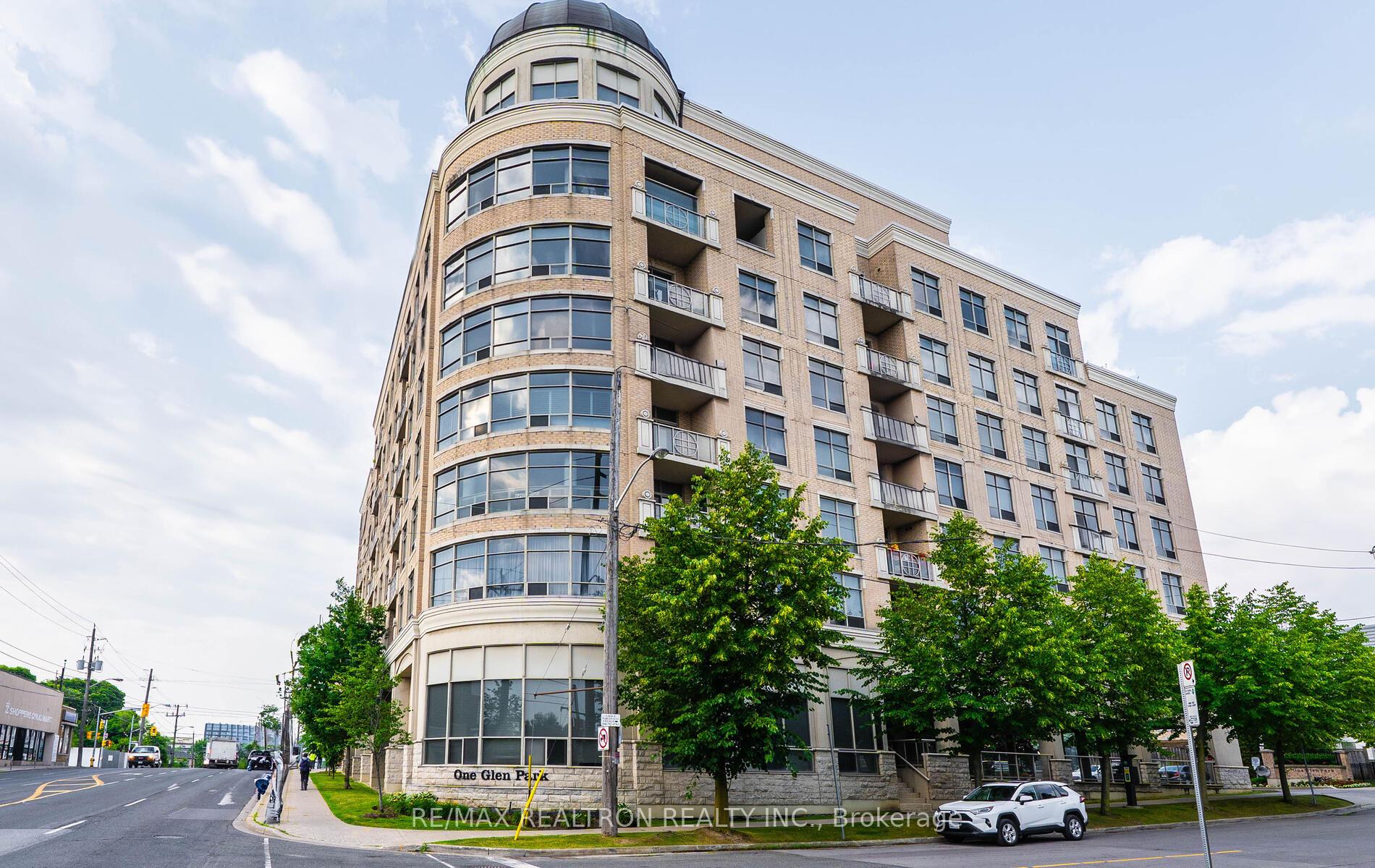 Front of Unit 605, 1 Glen Park Avenue