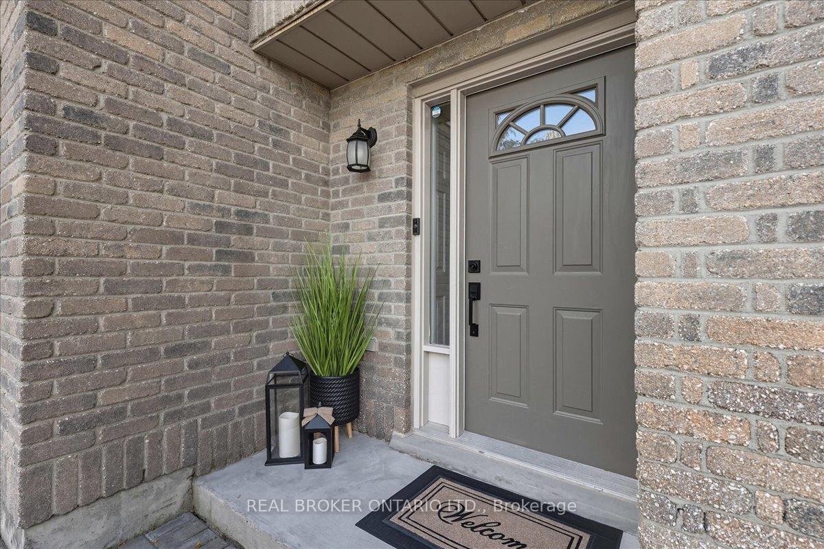 Photo 2 of Unit 9, 230 Blackhorne Drive, Kitchener — HOMEH