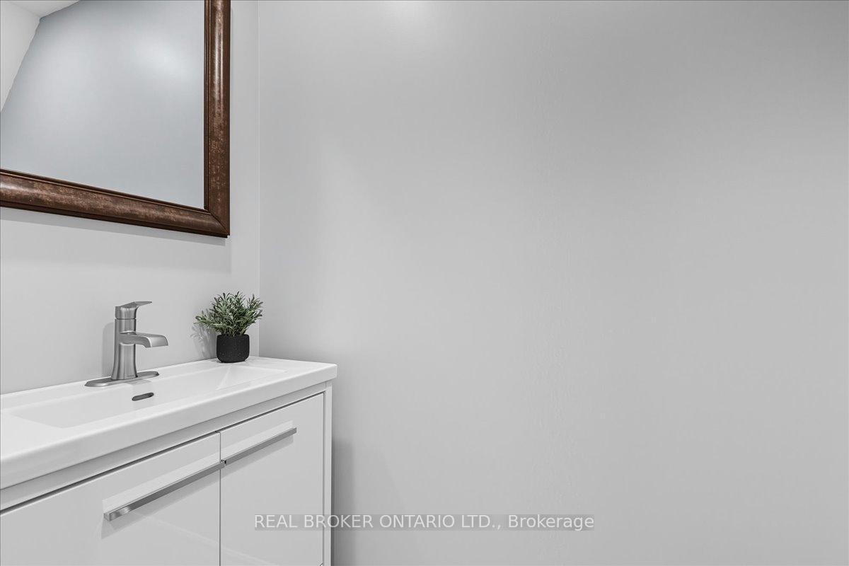 Photo 6 of Unit 9, 230 Blackhorne Drive, Kitchener — HOMEH