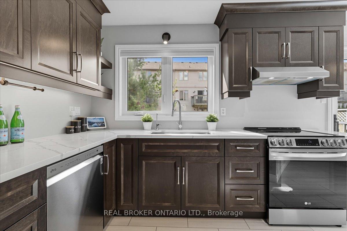 Photo 10 of Unit 9, 230 Blackhorne Drive, Kitchener — HOMEH