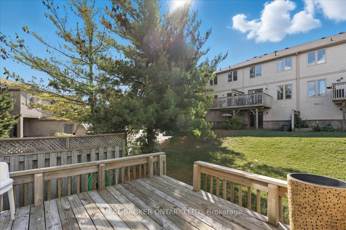 Photo 13 of Unit 9, 230 Blackhorne Drive, Kitchener — HOMEH