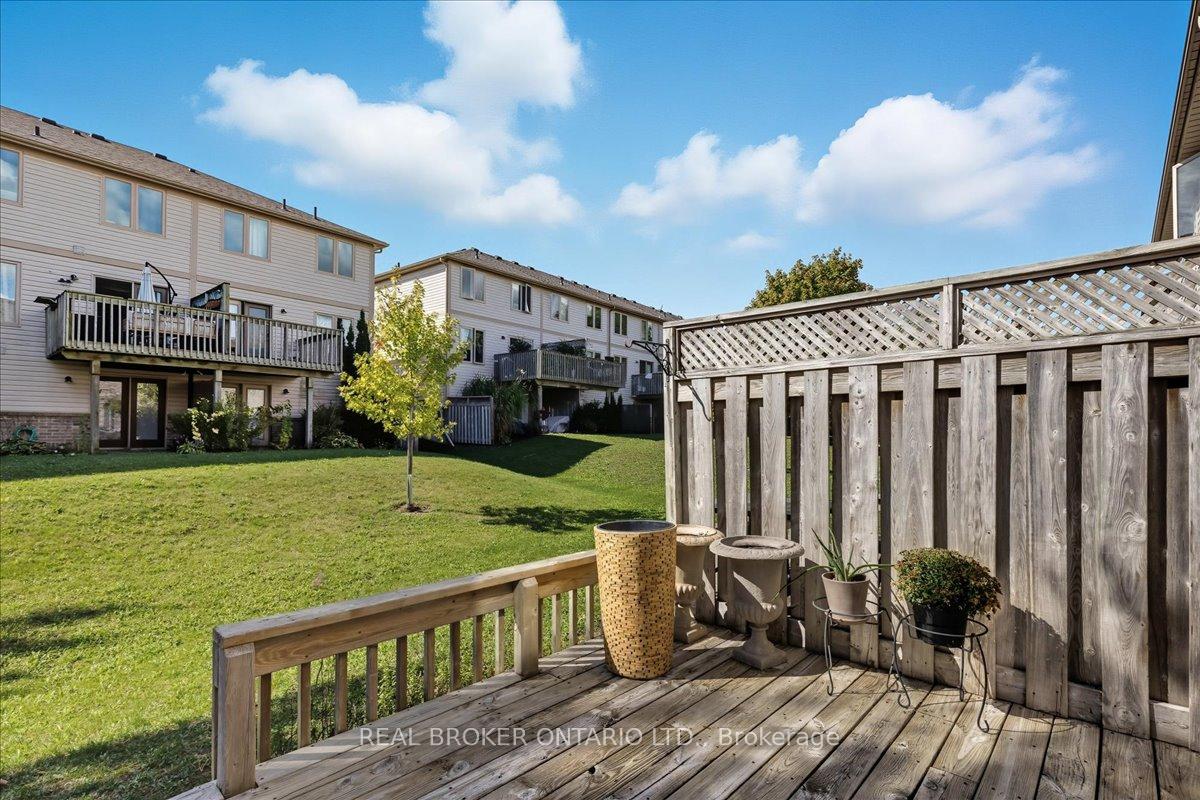Photo 14 of Unit 9, 230 Blackhorne Drive, Kitchener — HOMEH