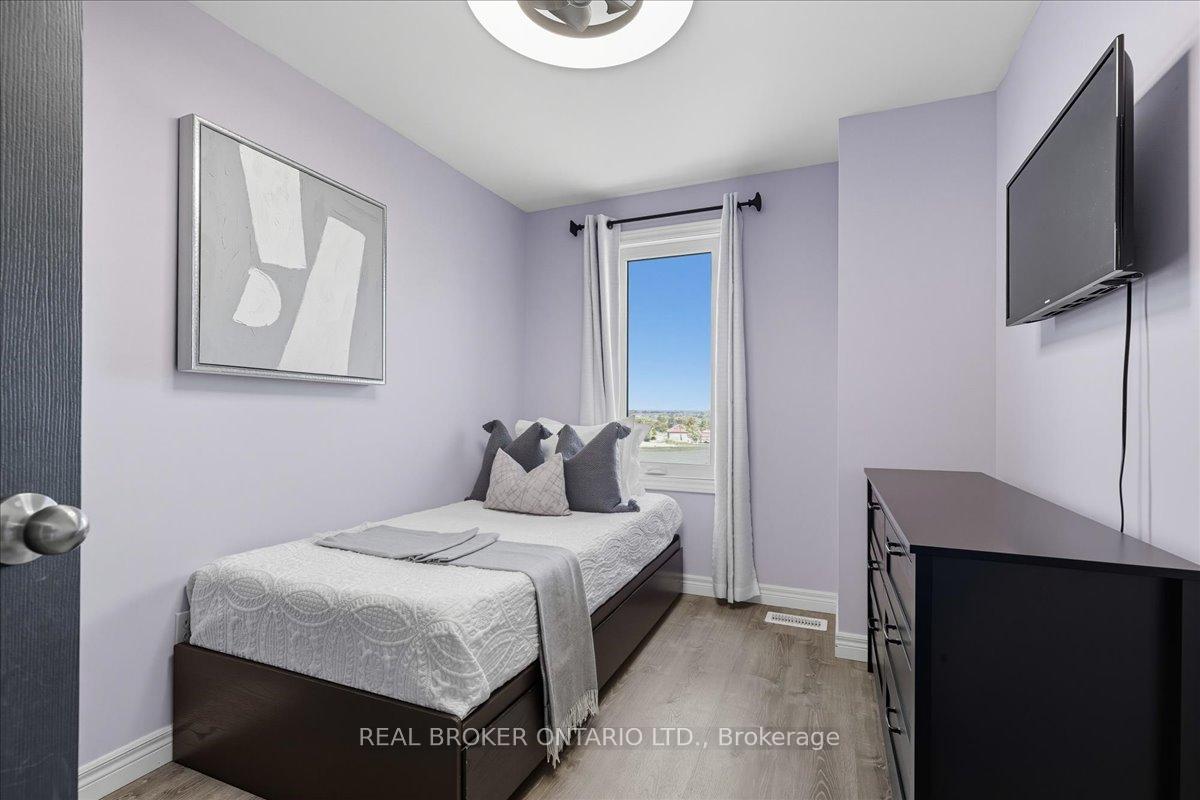 Photo 27 of Unit 9, 230 Blackhorne Drive, Kitchener — HOMEH