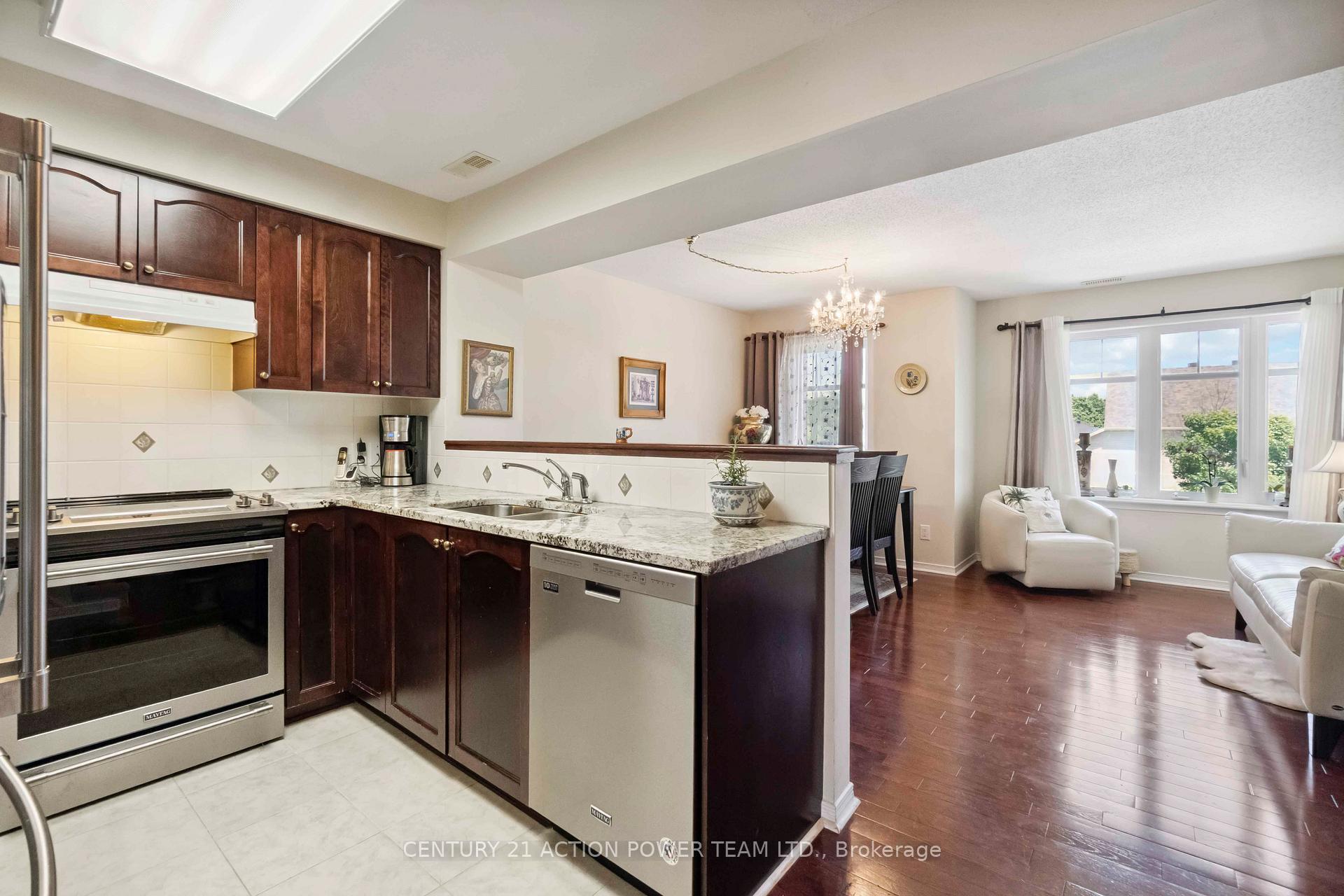 Photo 6 of Unit 12, 4037 Canyon Walk Drive, Ottawa, Riverside South/Gloucester Glen — HOMEH