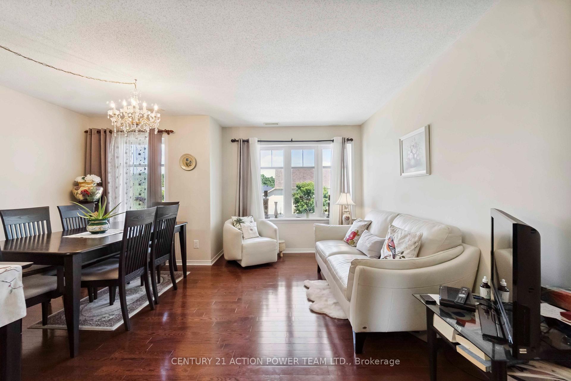 Photo 11 of Unit 12, 4037 Canyon Walk Drive, Ottawa, Riverside South/Gloucester Glen — HOMEH