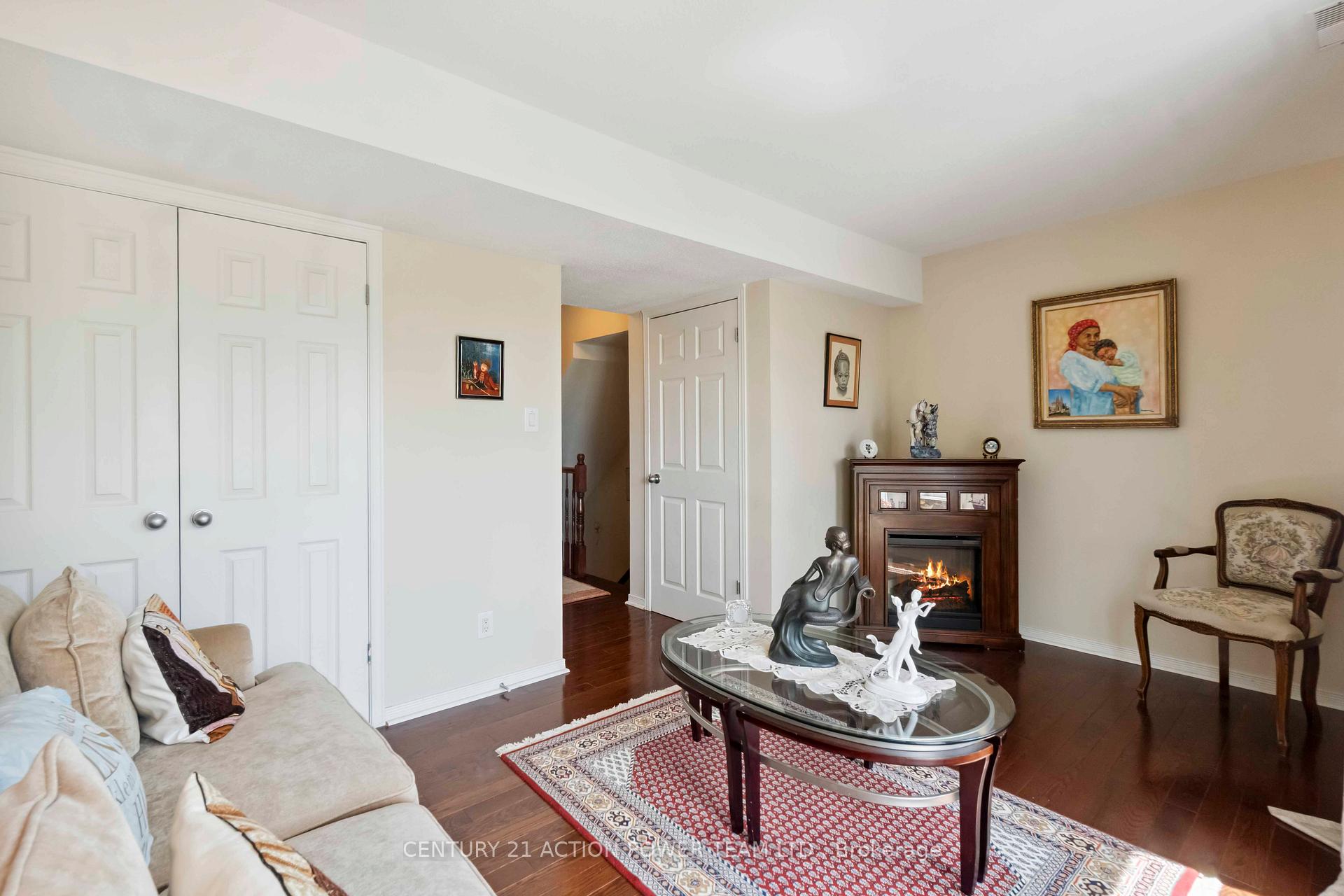 Photo 13 of Unit 12, 4037 Canyon Walk Drive, Ottawa, Riverside South/Gloucester Glen — HOMEH