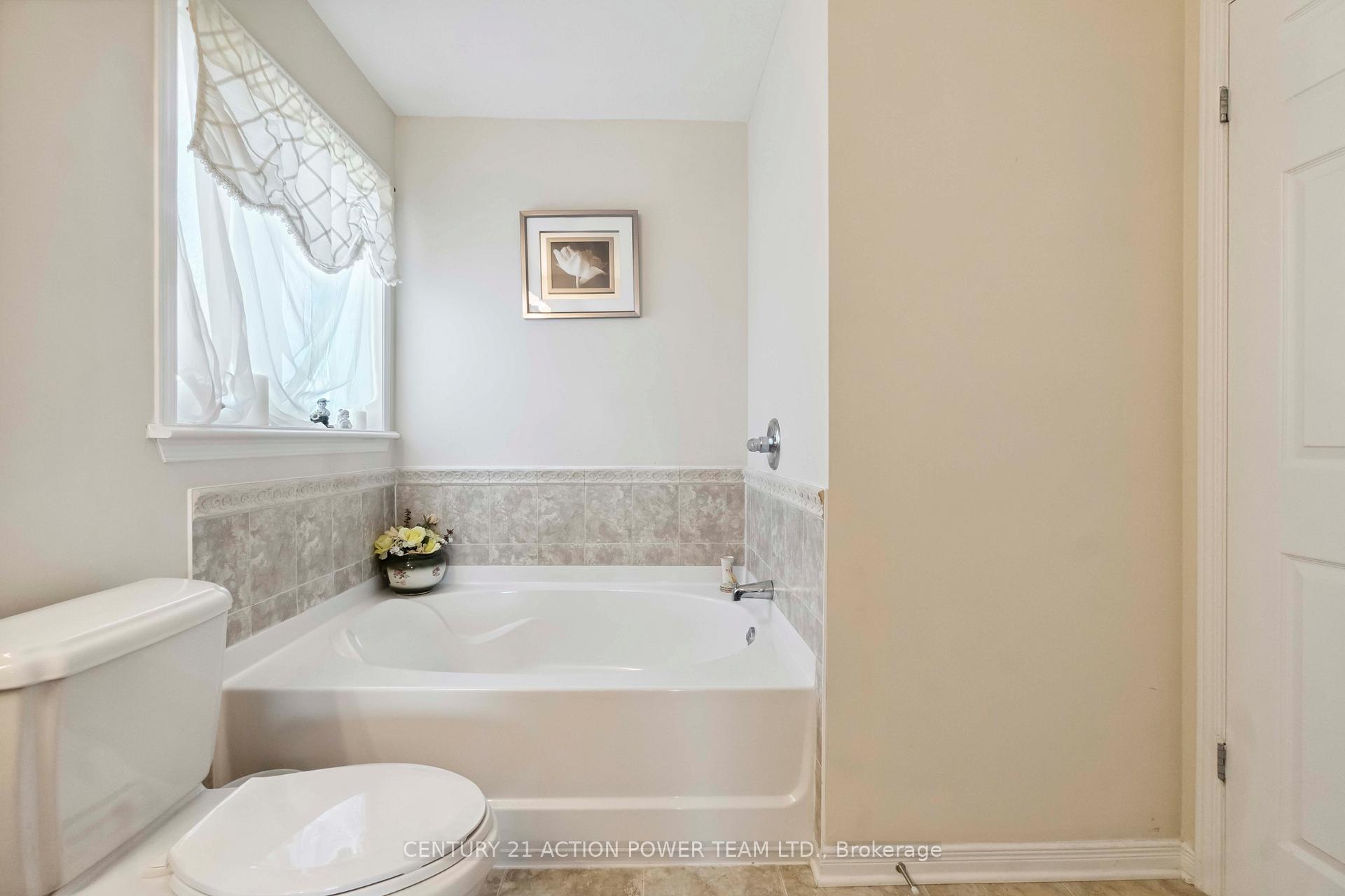 Photo 25 of Unit 12, 4037 Canyon Walk Drive, Ottawa, Riverside South/Gloucester Glen — HOMEH