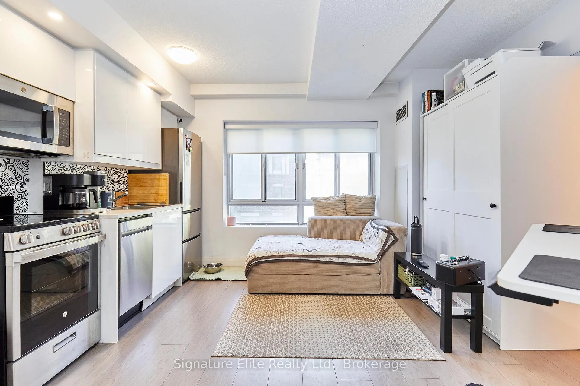 Photo 2 of Unit 202, 15 Maplewood Avenue, Toronto, Humewood-Cedarvale — HOMEH