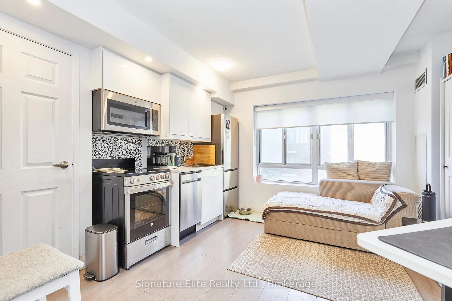 Photo 4 of Unit 202, 15 Maplewood Avenue, Toronto, Humewood-Cedarvale — HOMEH