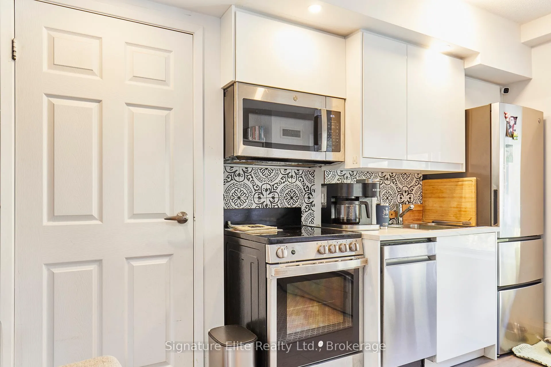 Photo 5 of Unit 202, 15 Maplewood Avenue, Toronto, Humewood-Cedarvale — HOMEH