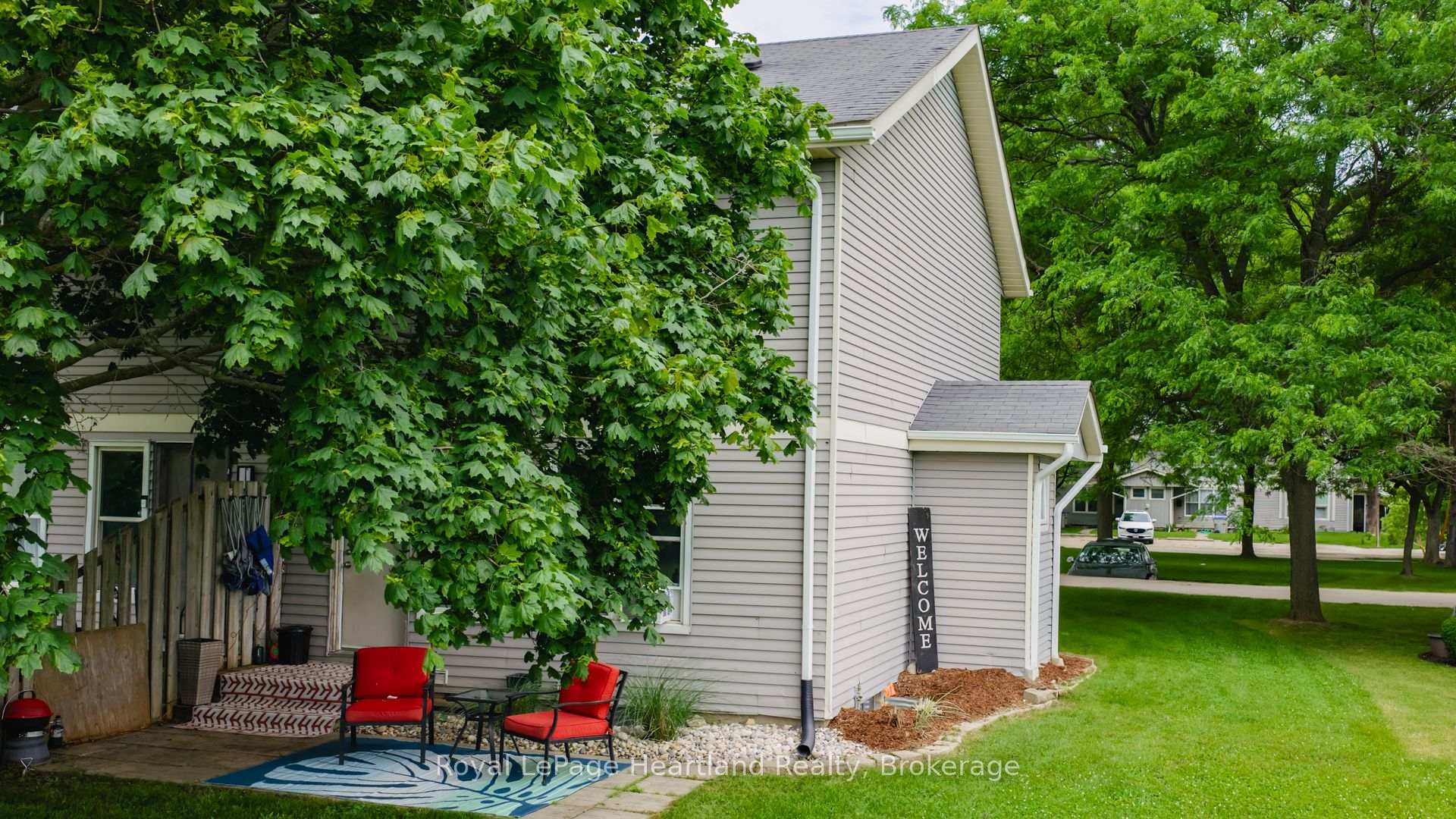Photo 3 of Unit 23, 23 St Charles Square, Huron East, Vanastra — HOMEH