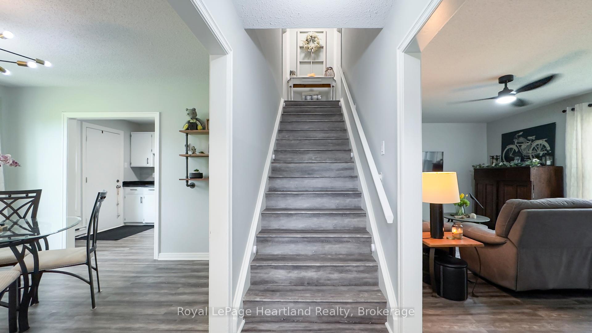 Photo 6 of Unit 23, 23 St Charles Square, Huron East, Vanastra — HOMEH