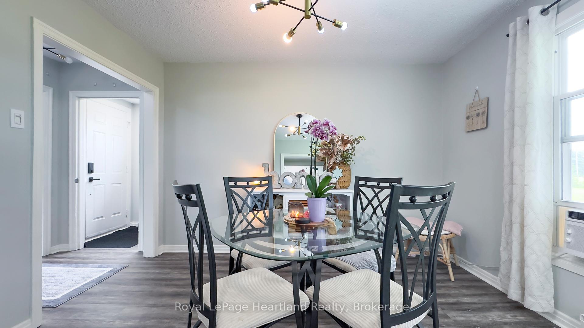 Photo 13 of Unit 23, 23 St Charles Square, Huron East, Vanastra — HOMEH