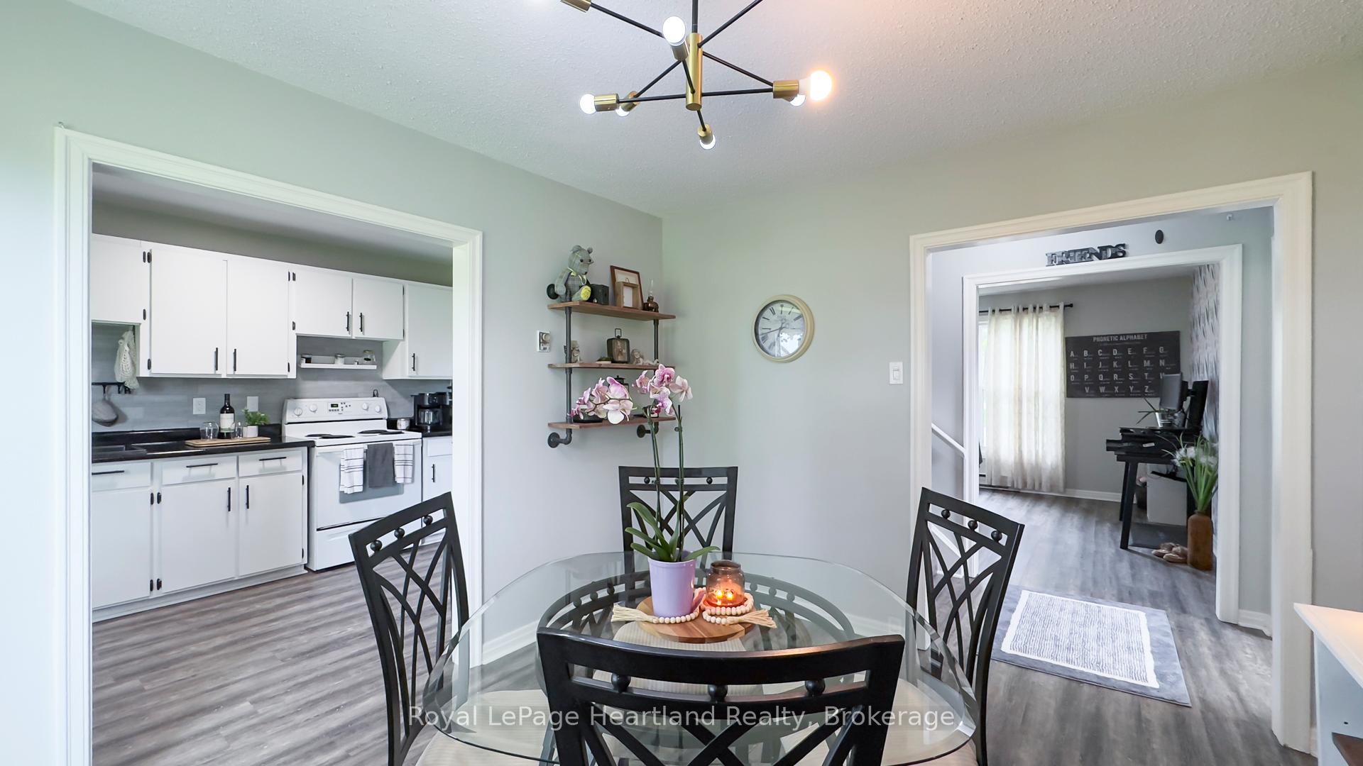 Photo 14 of Unit 23, 23 St Charles Square, Huron East, Vanastra — HOMEH