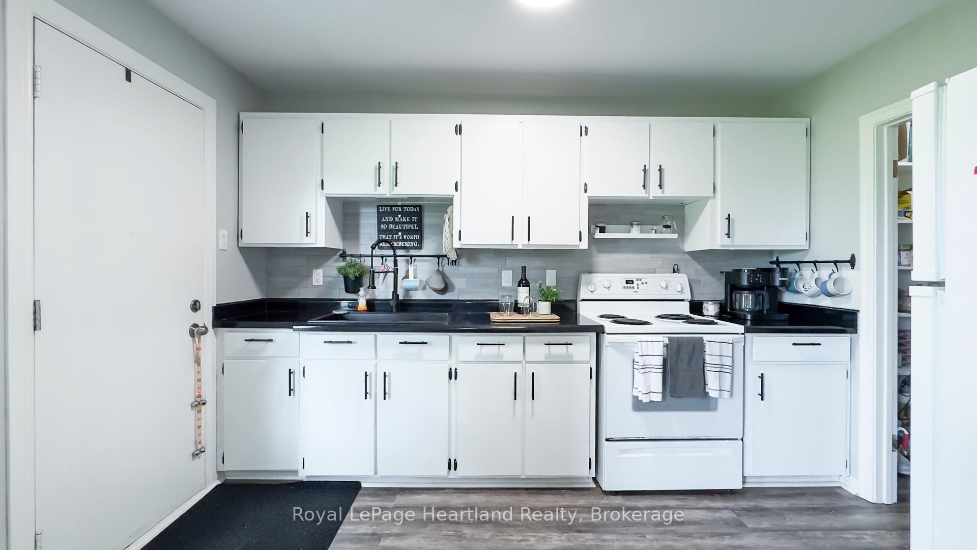 Photo 15 of Unit 23, 23 St Charles Square, Huron East, Vanastra — HOMEH