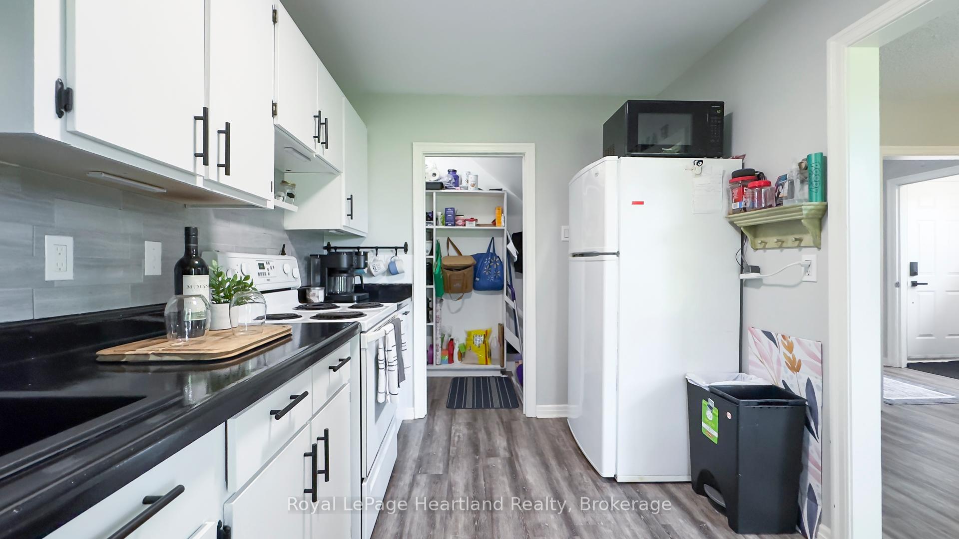Photo 17 of Unit 23, 23 St Charles Square, Huron East, Vanastra — HOMEH