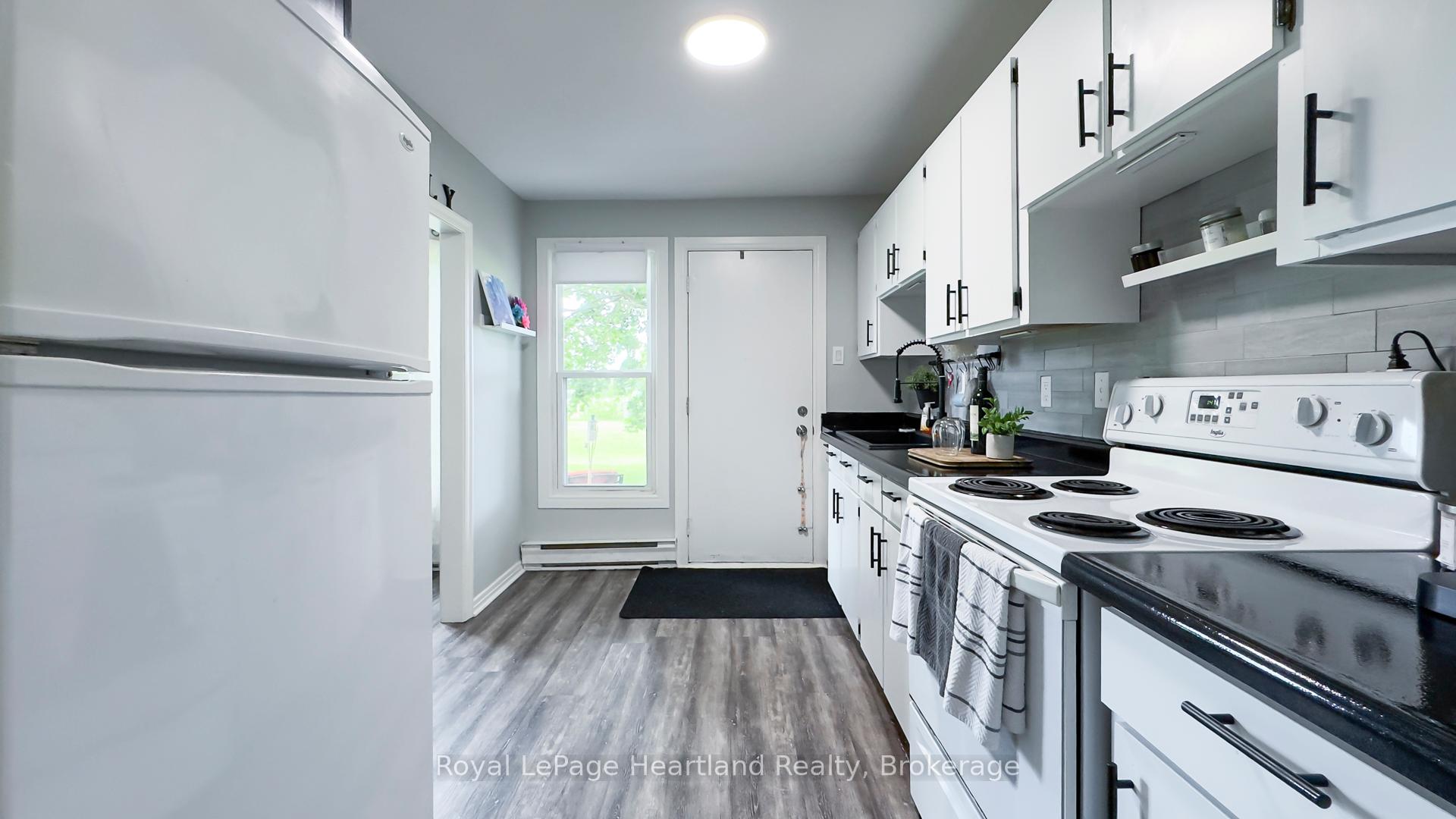 Photo 18 of Unit 23, 23 St Charles Square, Huron East, Vanastra — HOMEH