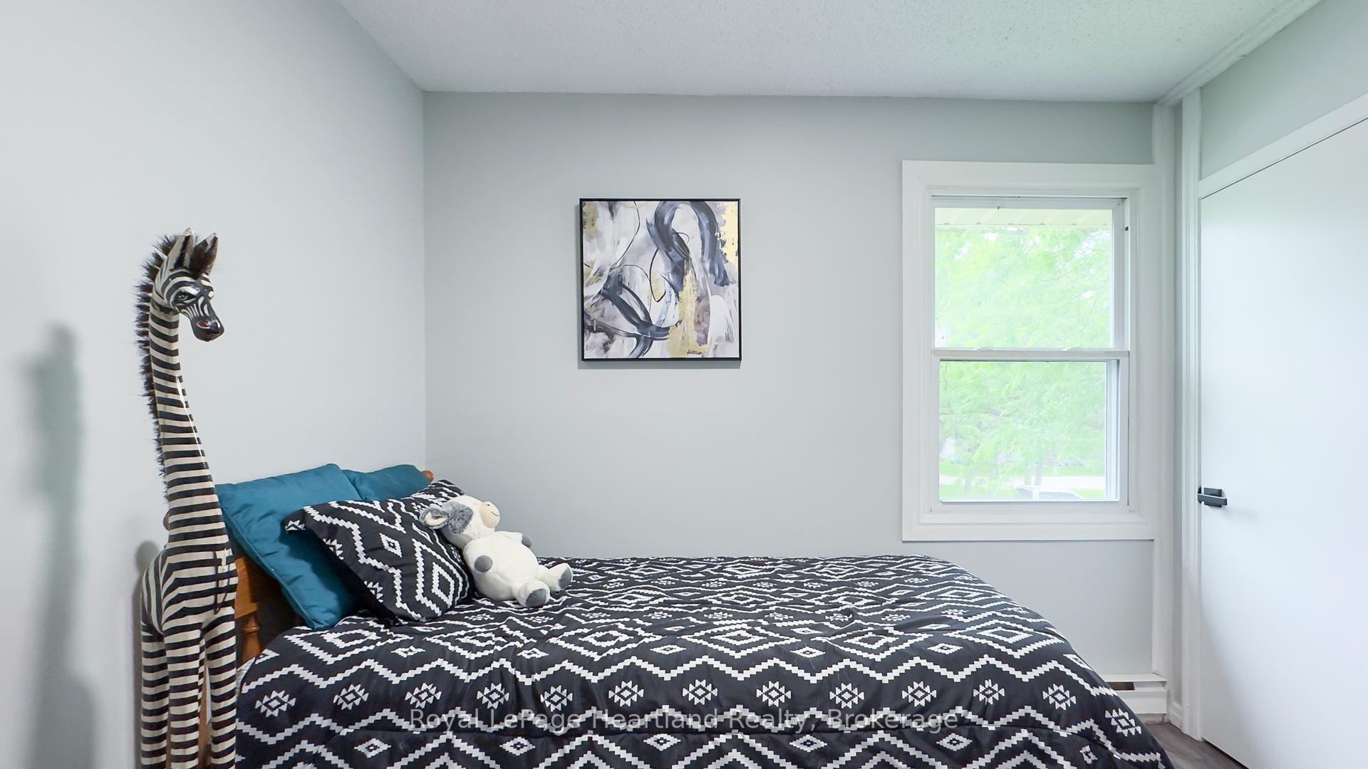 Photo 21 of Unit 23, 23 St Charles Square, Huron East, Vanastra — HOMEH