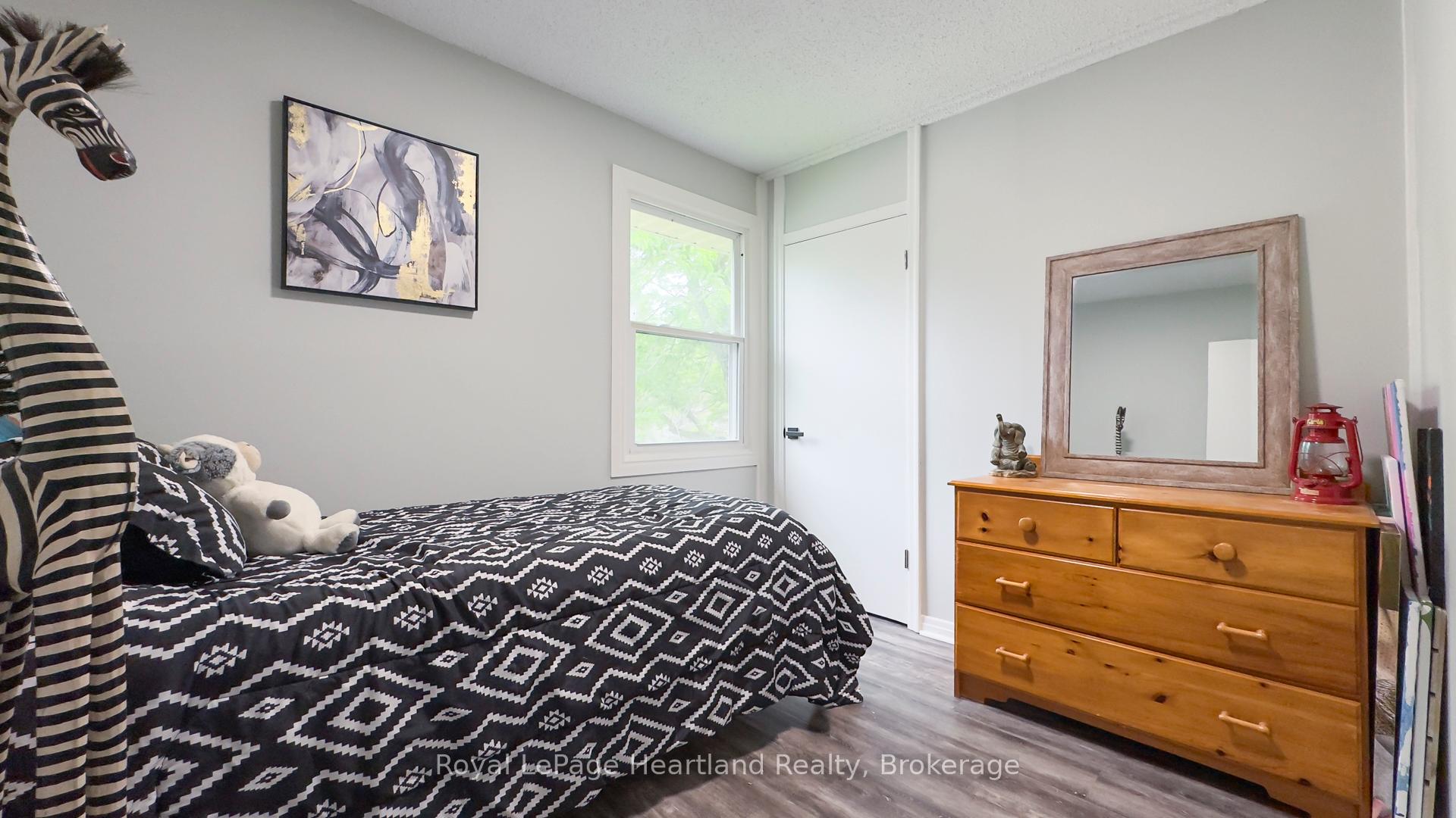 Photo 22 of Unit 23, 23 St Charles Square, Huron East, Vanastra — HOMEH