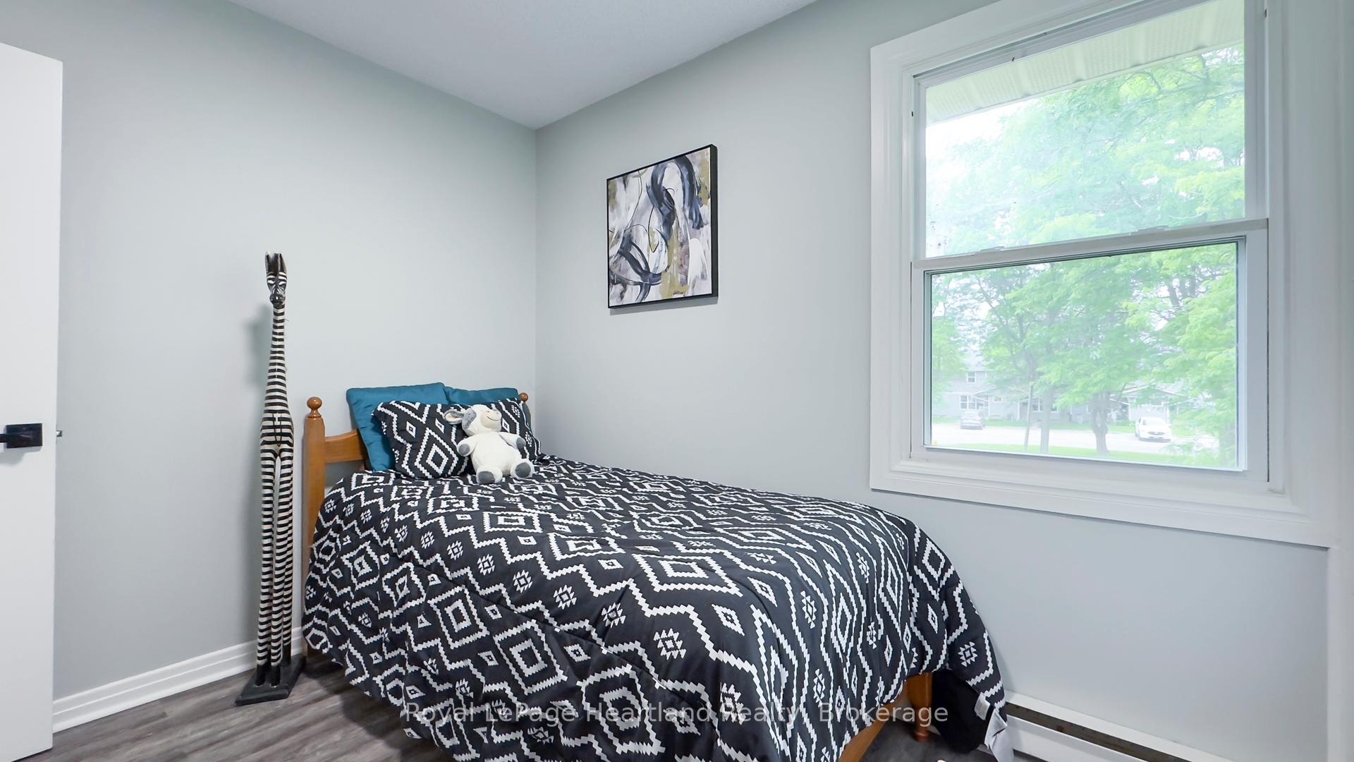 Photo 23 of Unit 23, 23 St Charles Square, Huron East, Vanastra — HOMEH