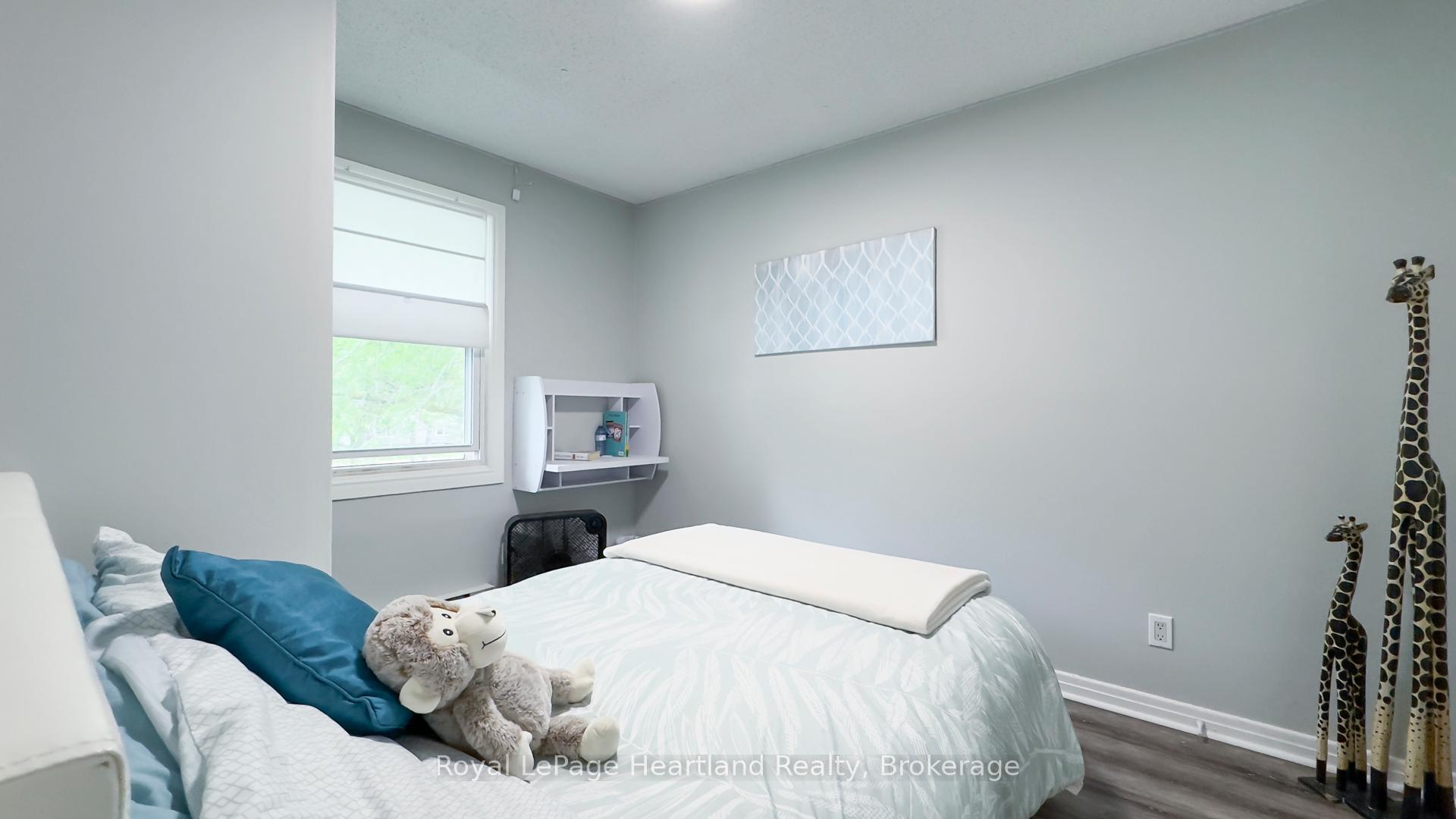 Photo 24 of Unit 23, 23 St Charles Square, Huron East, Vanastra — HOMEH