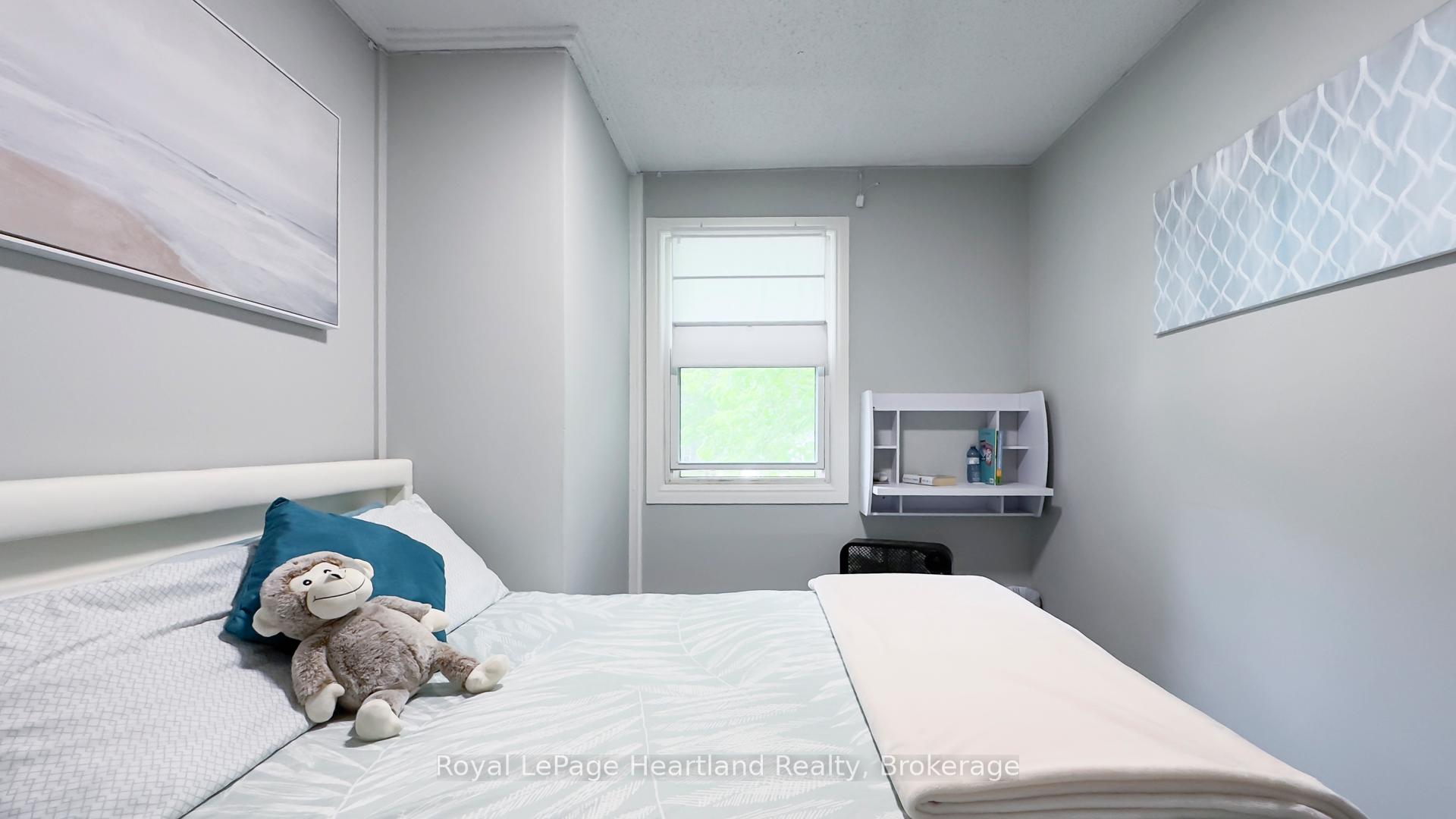 Photo 26 of Unit 23, 23 St Charles Square, Huron East, Vanastra — HOMEH