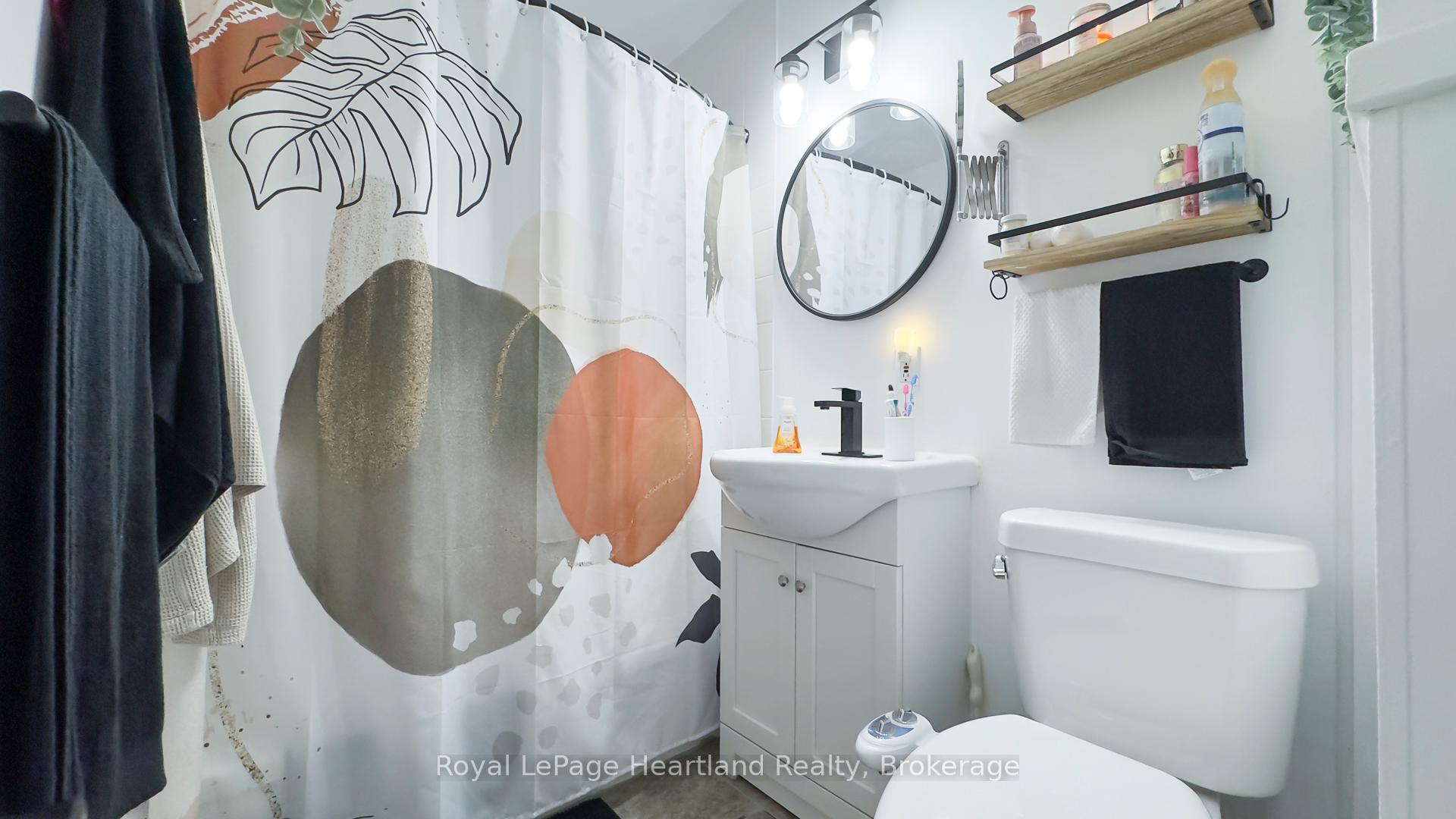 Photo 28 of Unit 23, 23 St Charles Square, Huron East, Vanastra — HOMEH