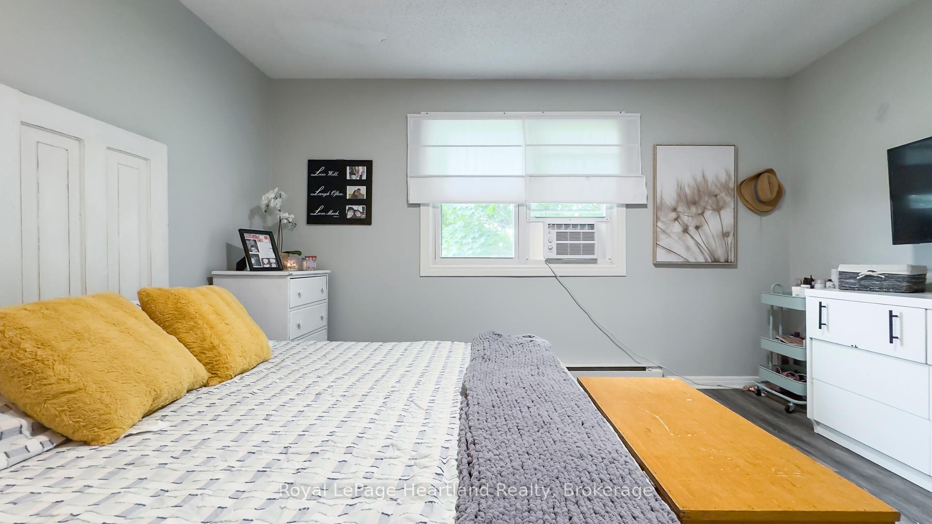 Photo 32 of Unit 23, 23 St Charles Square, Huron East, Vanastra — HOMEH