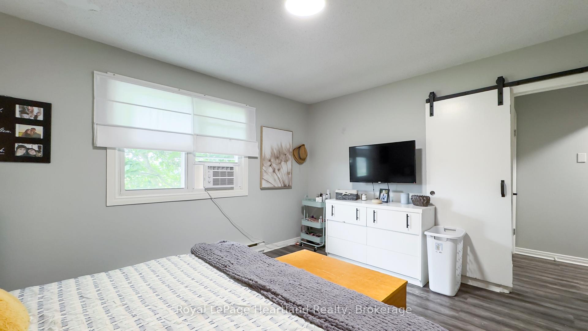 Photo 33 of Unit 23, 23 St Charles Square, Huron East, Vanastra — HOMEH