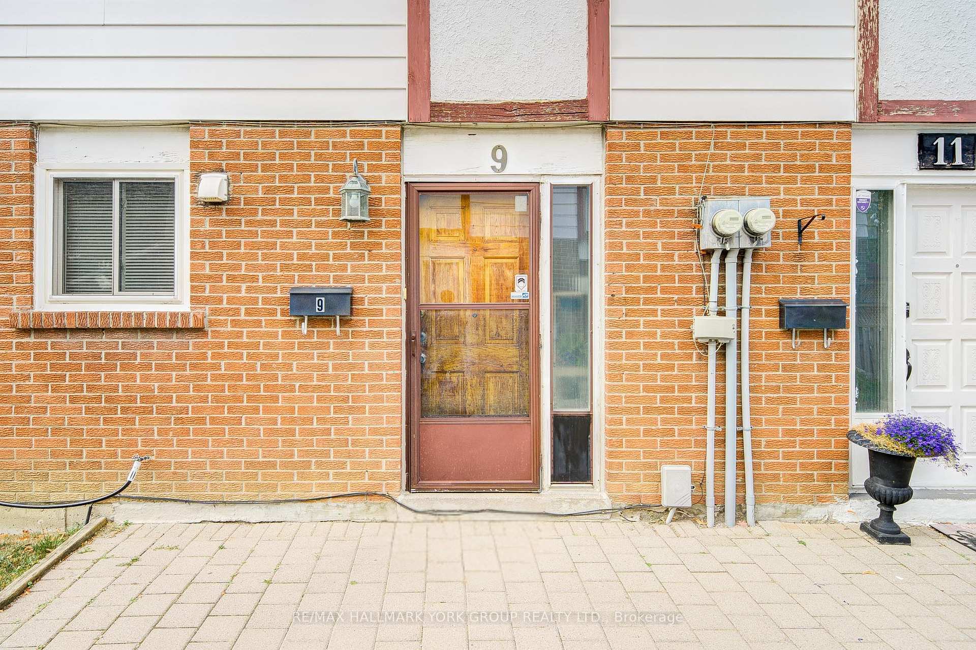 Front of 9 Bur Oak Way