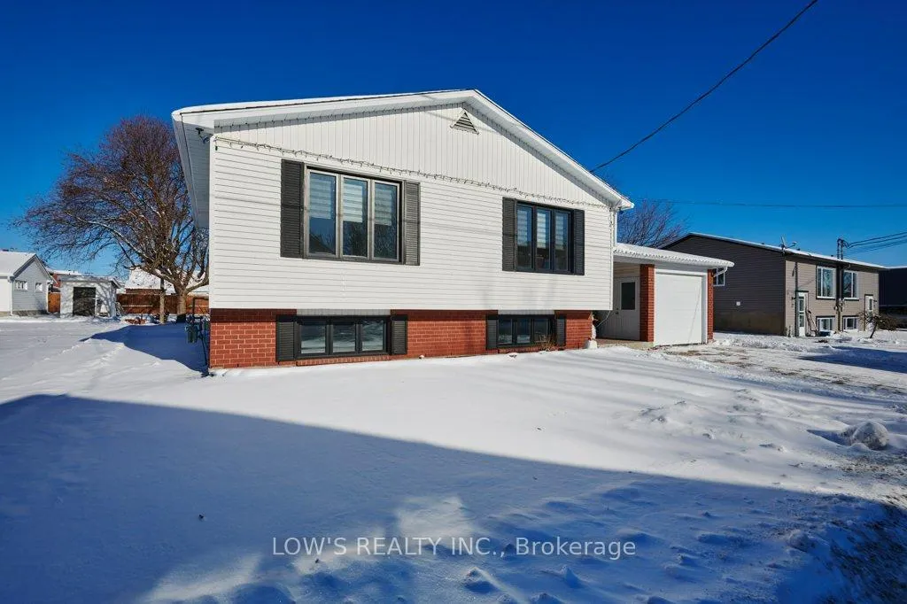 Photo 2 of 25 Wall Street, Champlain, Vankleek Hill — HOMEH