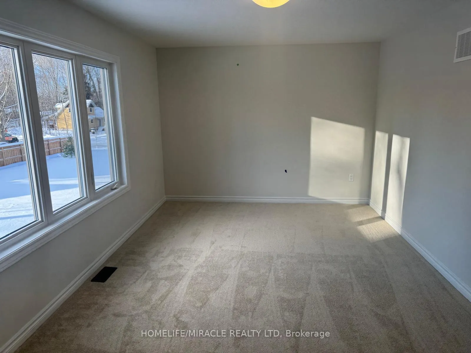 Photo 3 of 165 Beechwood Forest Lane, Gravenhurst, Muskoka (S) — HOMEH