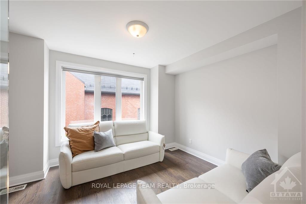 Photo 11 of 346 Ravenhill Avenue E, Ottawa, McKellar/Highland — HOMEH
