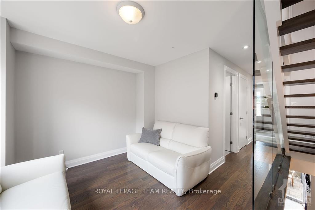 Photo 14 of 346 Ravenhill Avenue E, Ottawa, McKellar/Highland — HOMEH