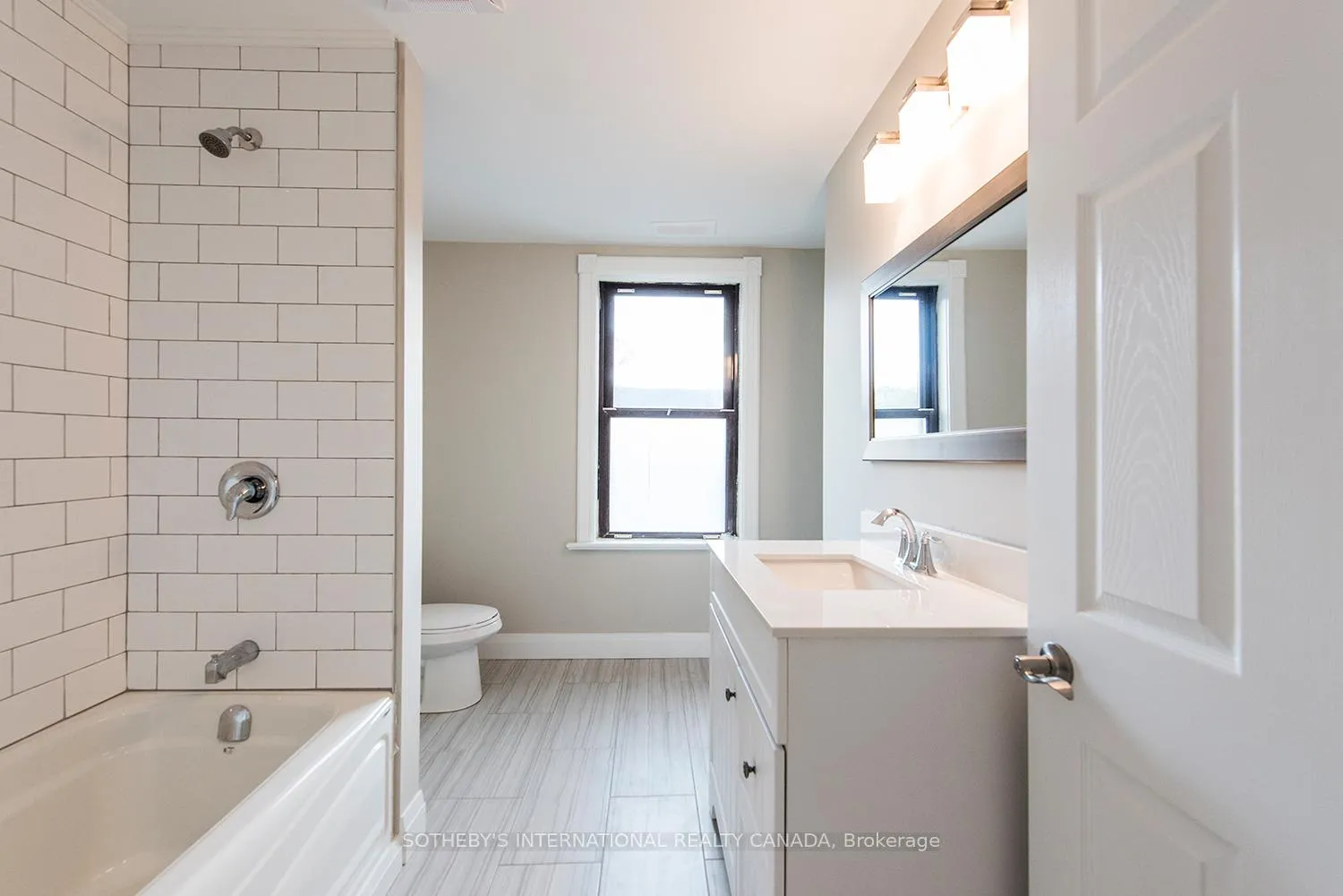 Photo 9 of Unit Unit 2 (Upper), 254 Cedar Street, Collingwood — HOMEH