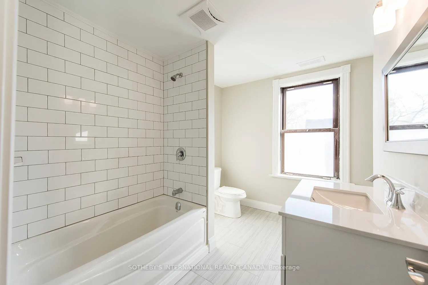 Photo 10 of Unit Unit 2 (Upper), 254 Cedar Street, Collingwood — HOMEH