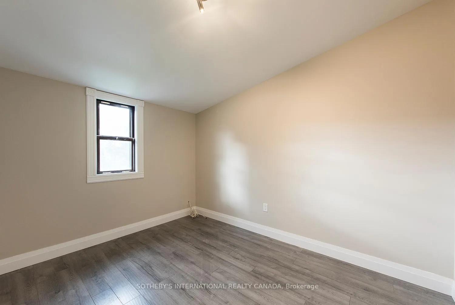 Photo 13 of Unit Unit 2 (Upper), 254 Cedar Street, Collingwood — HOMEH