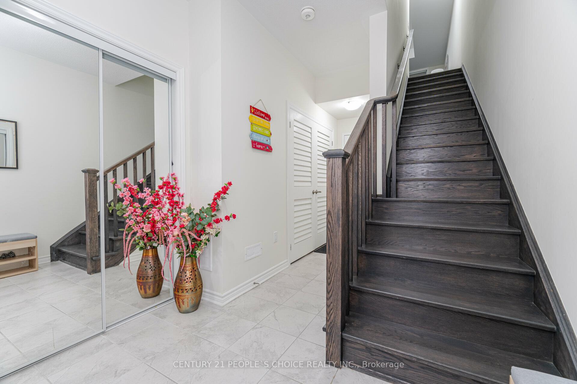 Photo 4 of Unit 504, 1034 Reflection Place, Pickering, Rural Pickering — HOMEH