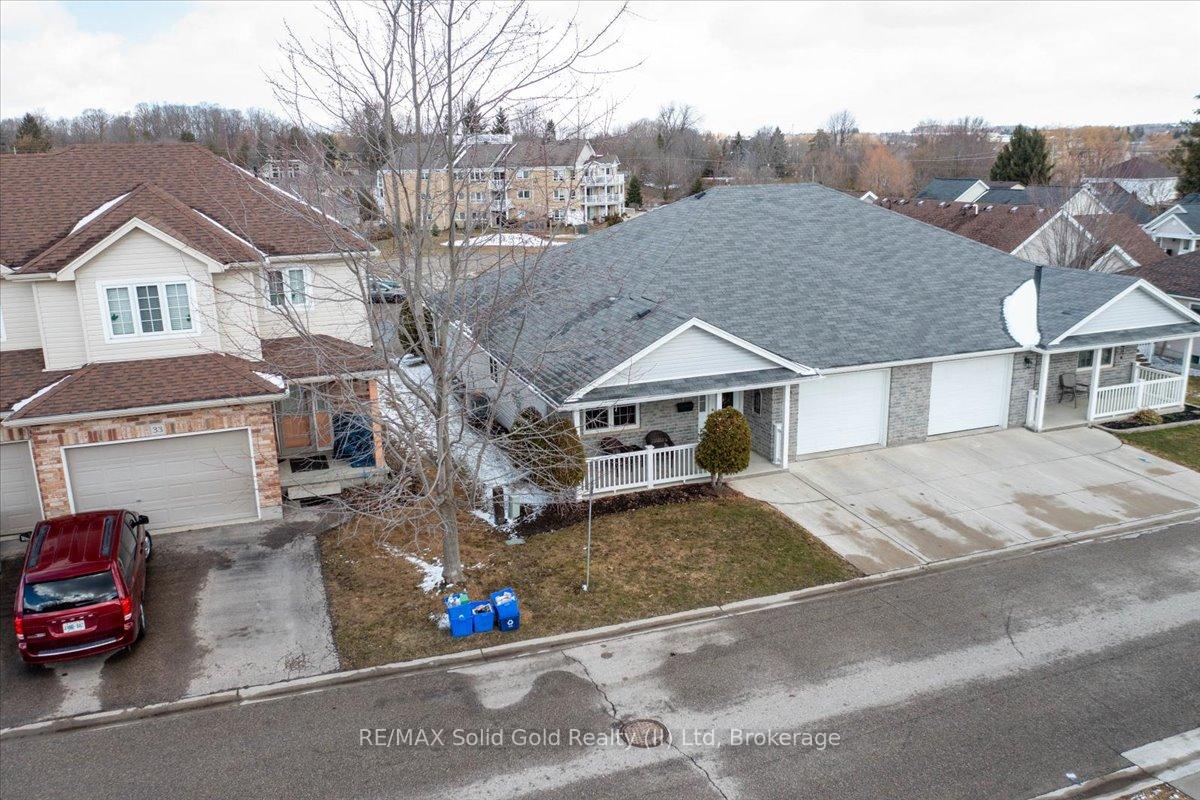 Photo 2 of 31 Pond View Drive, Wellesley — HOMEH