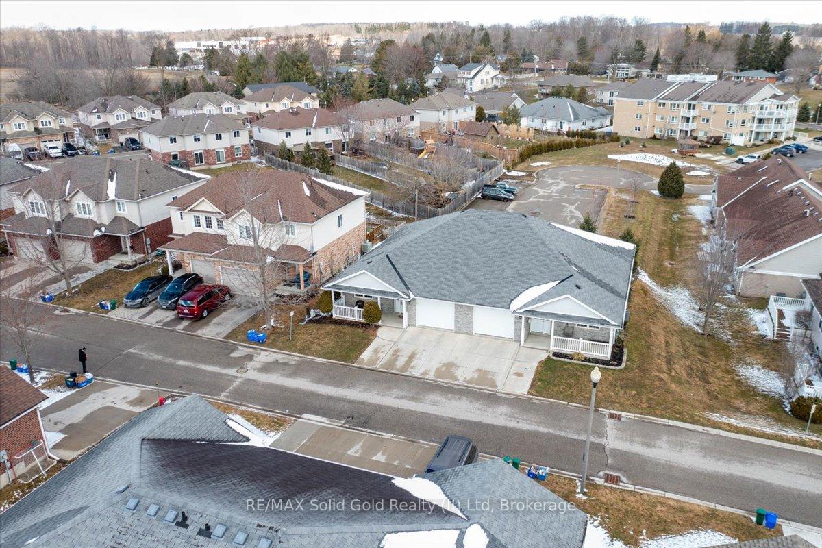 Photo 3 of 31 Pond View Drive, Wellesley — HOMEH