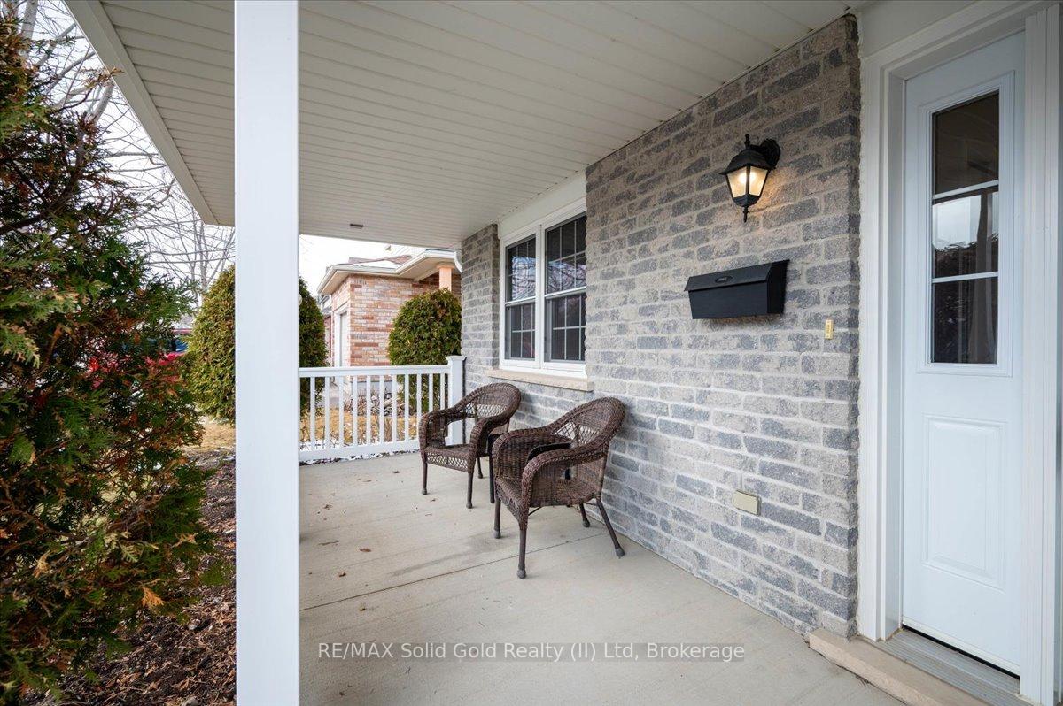 Photo 9 of 31 Pond View Drive, Wellesley — HOMEH