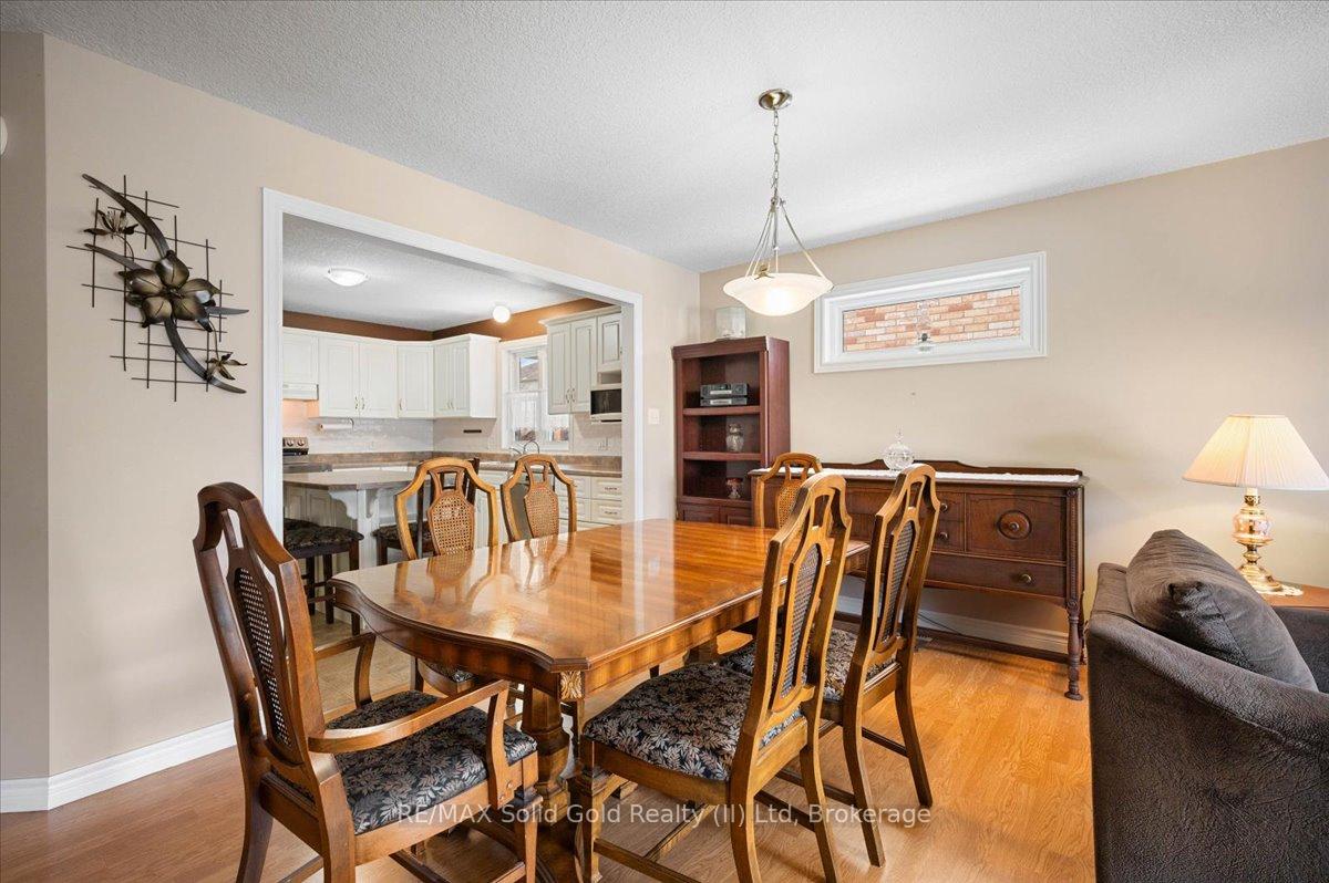 Photo 15 of 31 Pond View Drive, Wellesley — HOMEH