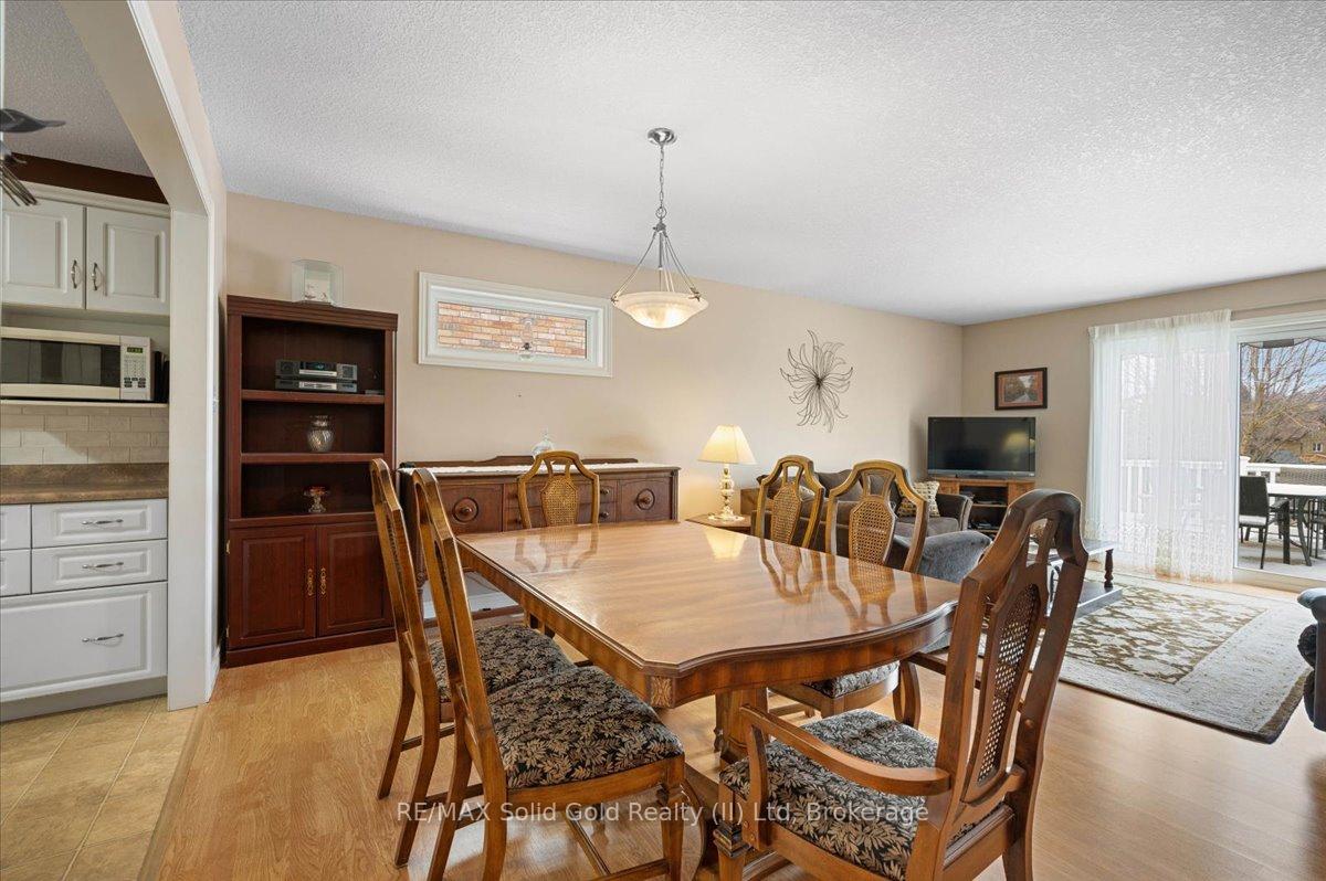 Photo 16 of 31 Pond View Drive, Wellesley — HOMEH