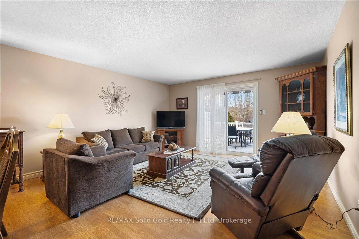 Photo 18 of 31 Pond View Drive, Wellesley — HOMEH