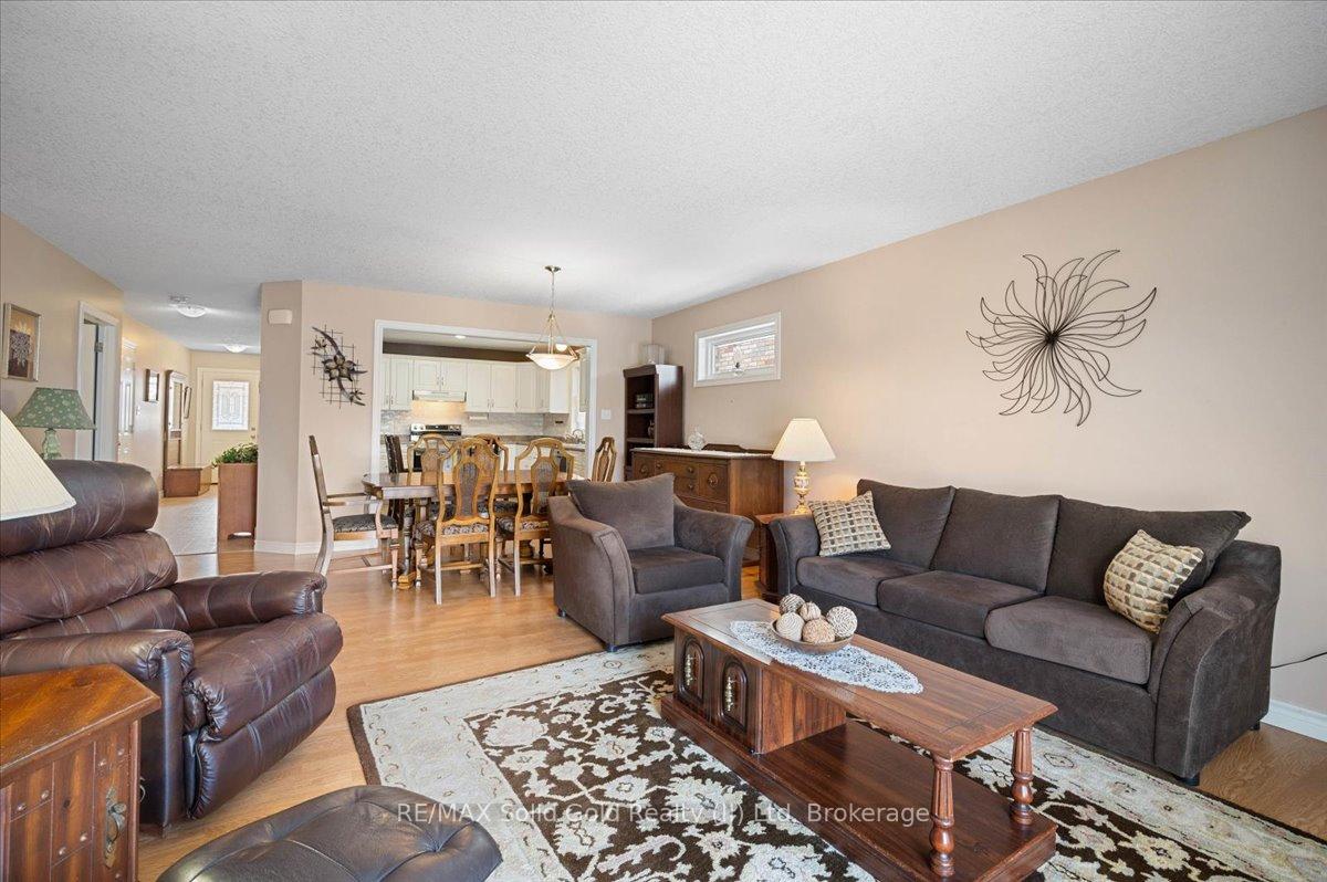 Photo 20 of 31 Pond View Drive, Wellesley — HOMEH