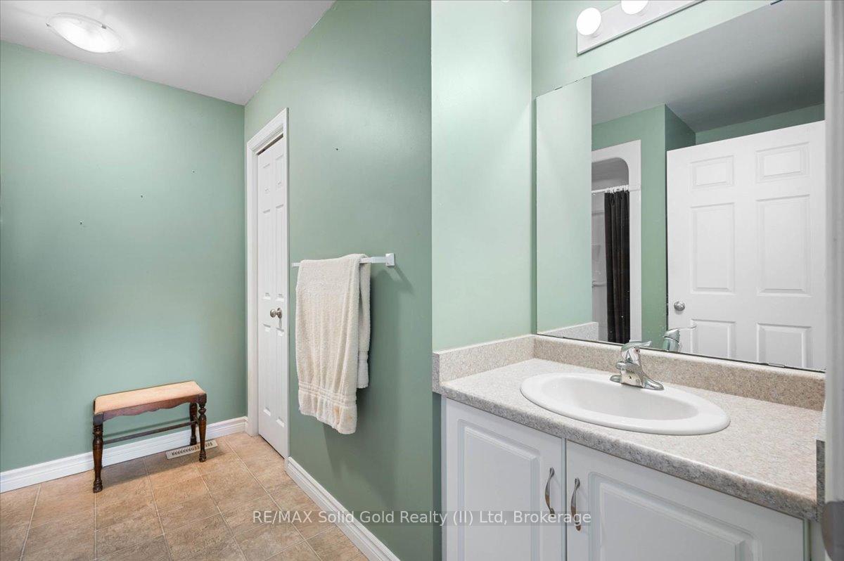Photo 24 of 31 Pond View Drive, Wellesley — HOMEH