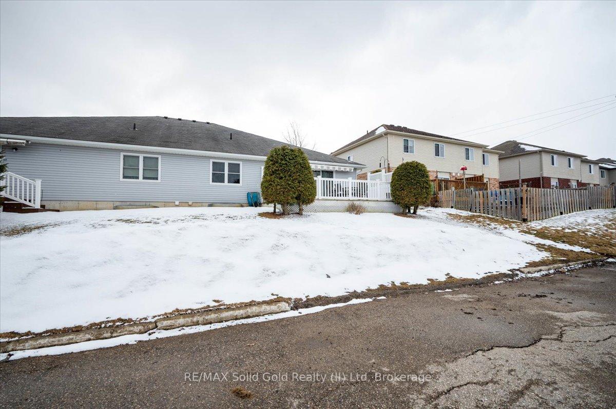 Photo 36 of 31 Pond View Drive, Wellesley — HOMEH