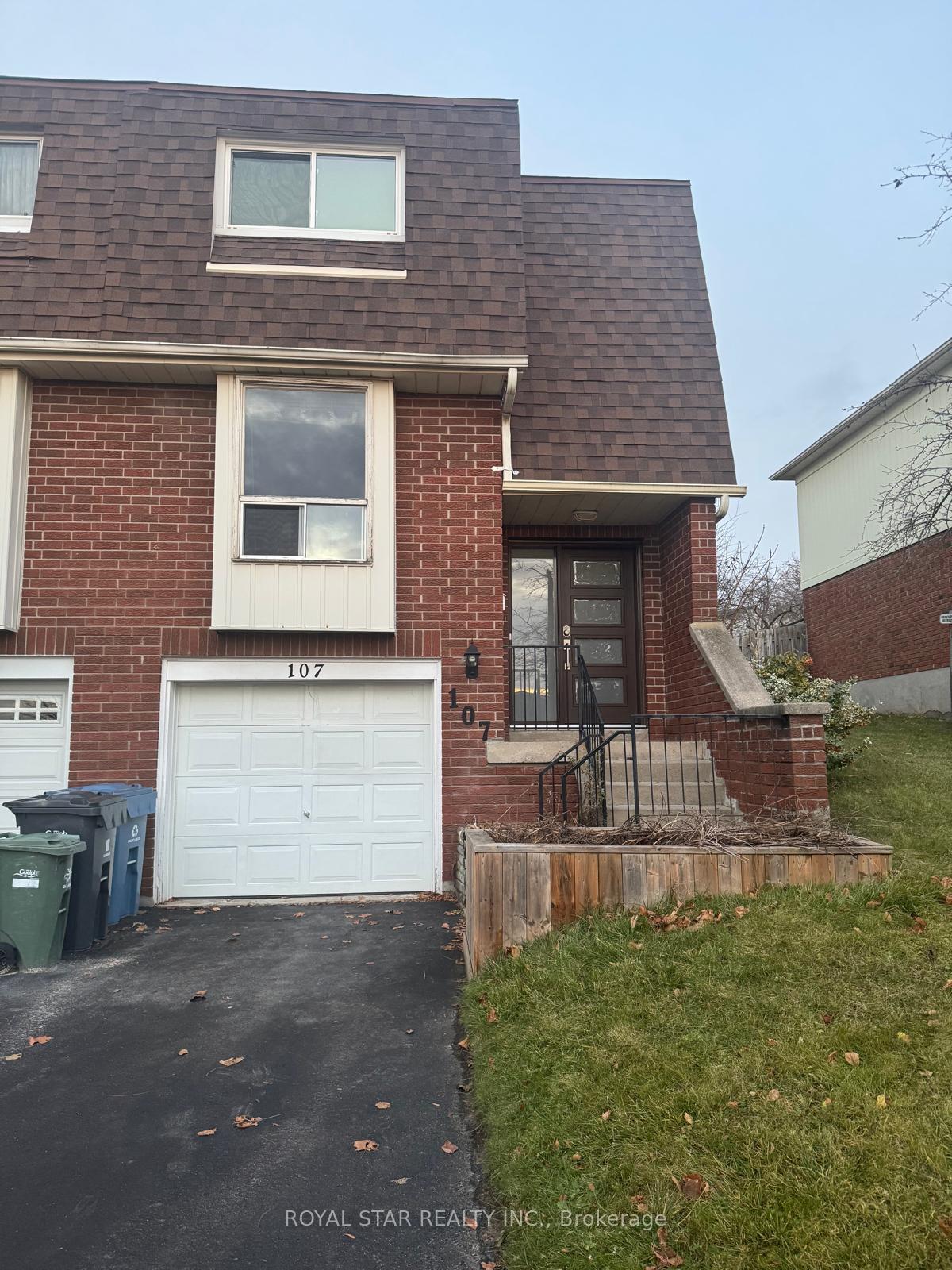 Front of Unit 28, 107 Dovercliffe Road